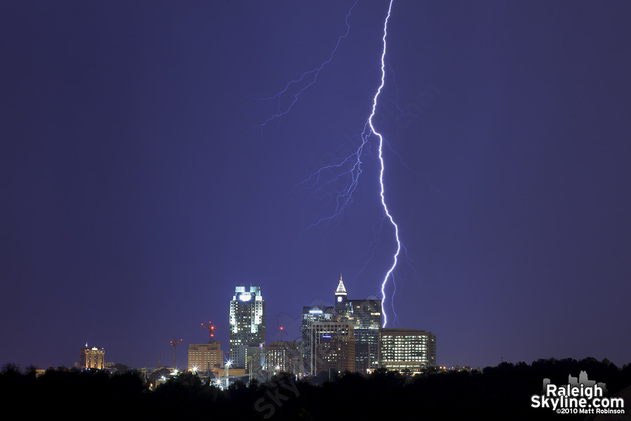 Lightning hits near Raleigh from Raleighview Road