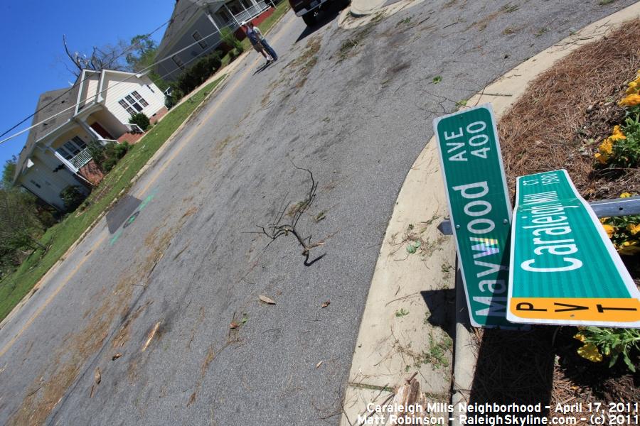 Maywood Ave sign damage