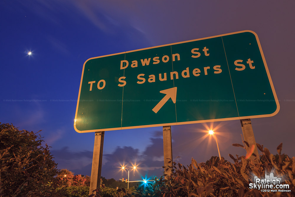 To South Saunders St sign