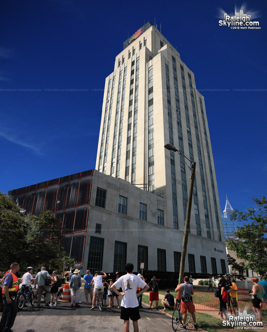 Raleigh's Oakwood residents welcome the SunTrust Tower from Durham during the slow move