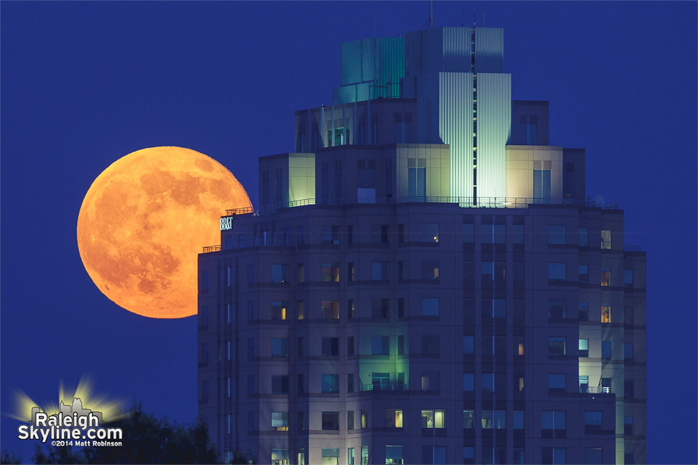 Supermoon behind BB&amp;T Building in Raleigh