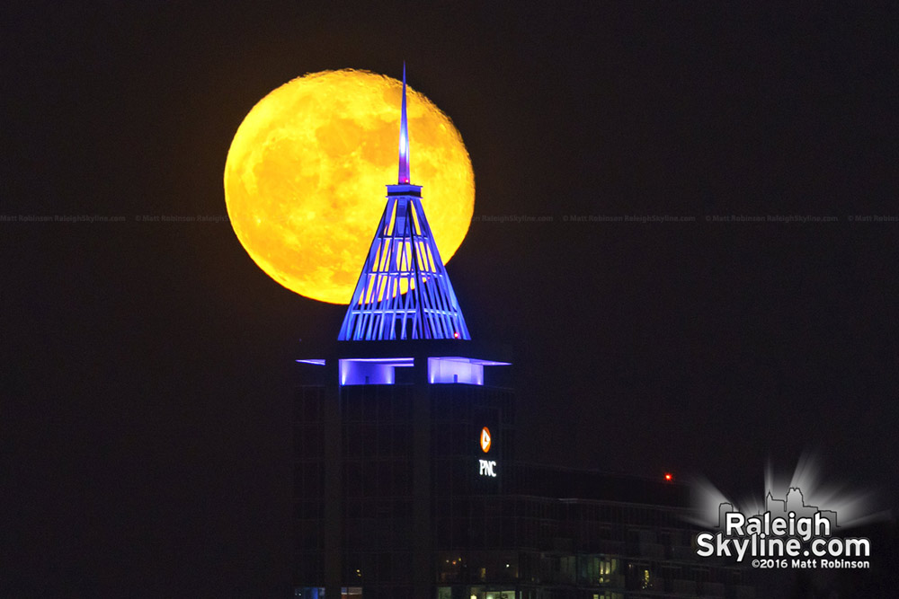 Supermoon of November 2016 rises behind Raleigh