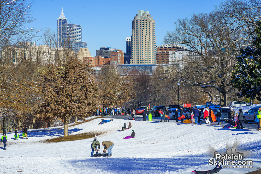 Hundreds of Sledders at Dix Hill