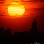 Disc of the Sun aligning over Raleigh from 7 miles away