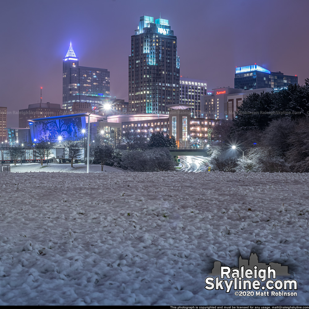 Snow on the ground with Raleigh Skyline 2020