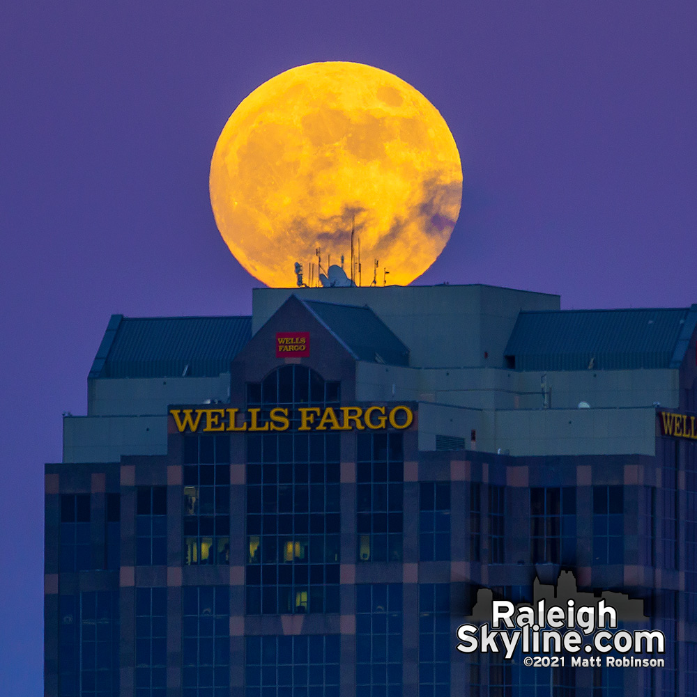 Moon rising above Wells Fargo Building before the lunar eclipse of November 19, 2021