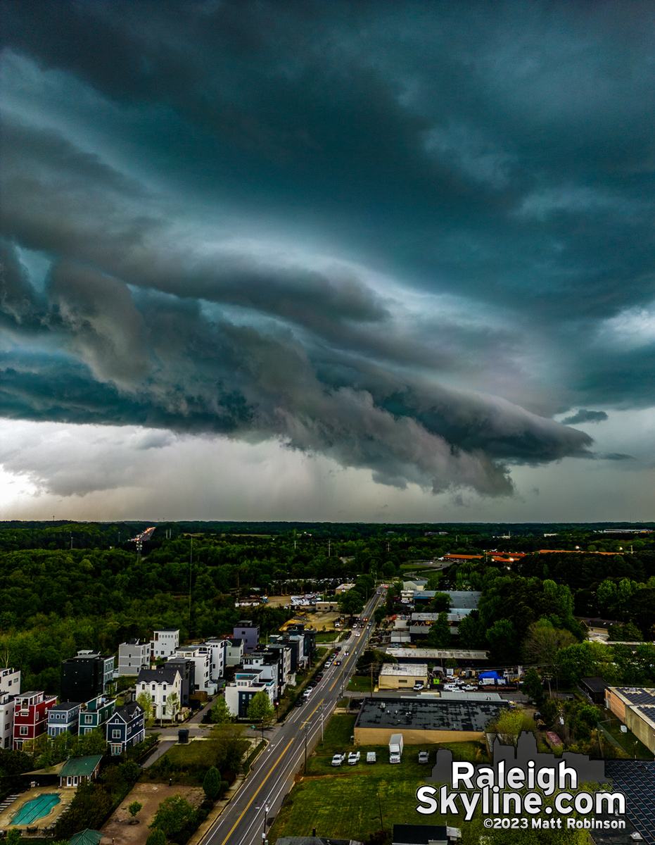 Shelf Cloud enters Raleigh