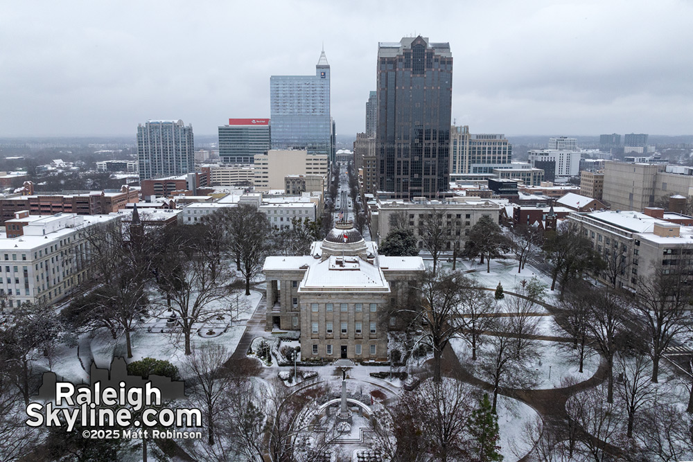 Midday snowfall over the NC Capitol